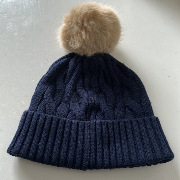 Pom Pom hat with St Regis logo from Aspen - Picture 4 of 4